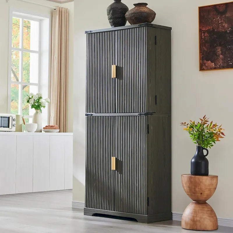 Meuble de rangement à provisions cannelé de 183 cm de haut avec 4 portes, étagères réglables et poignées dorées