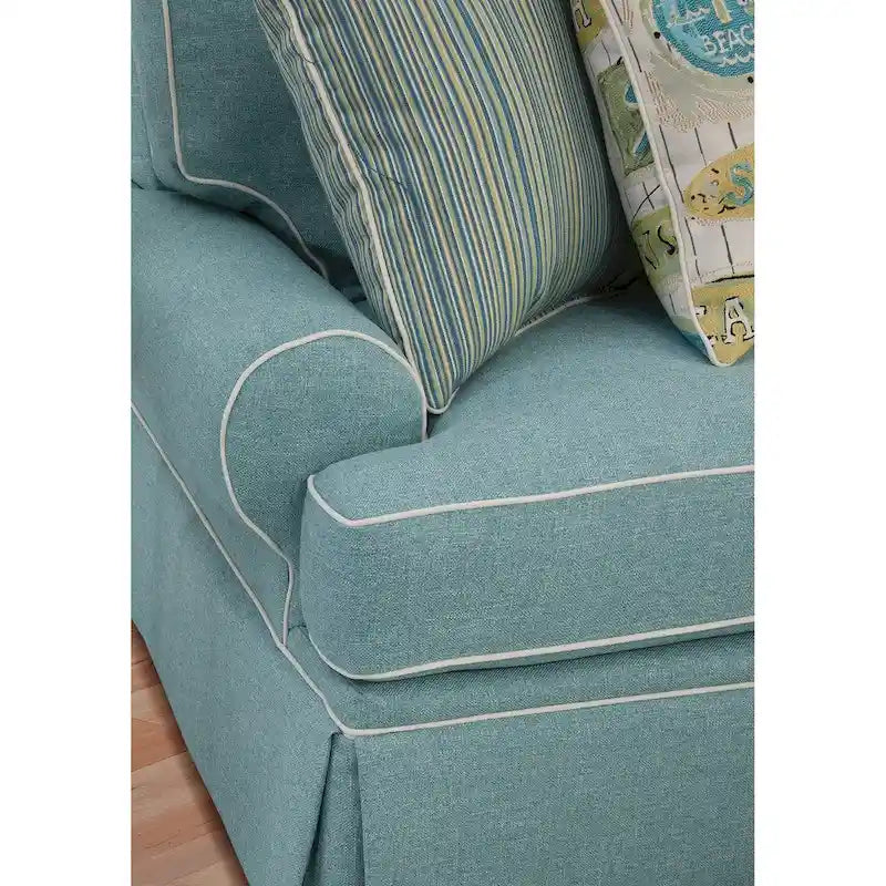 Fauteuil rembourré Coastal Aqua avec accoudoirs ronds et jupe ajustée