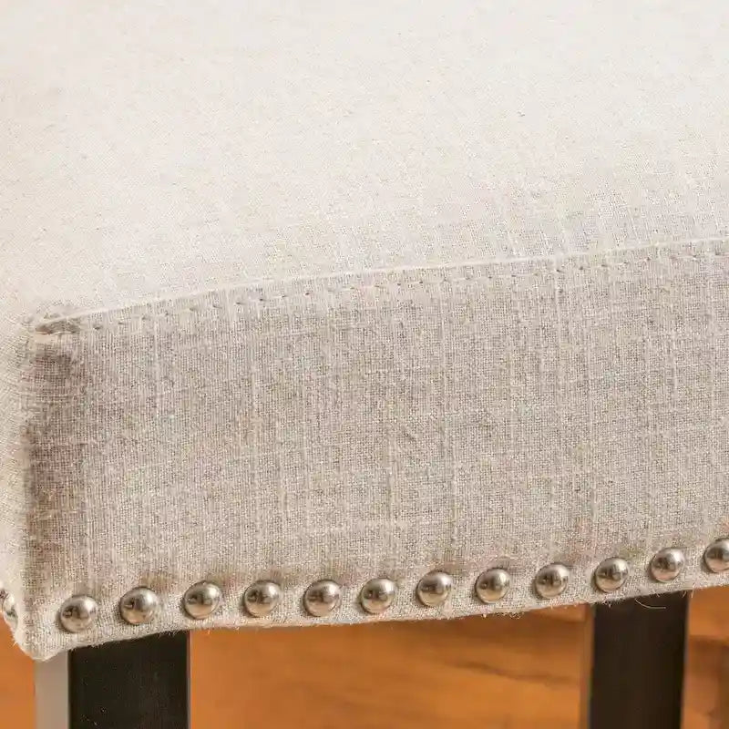 Tabouret de bar contemporain en lin avec garniture cloutée