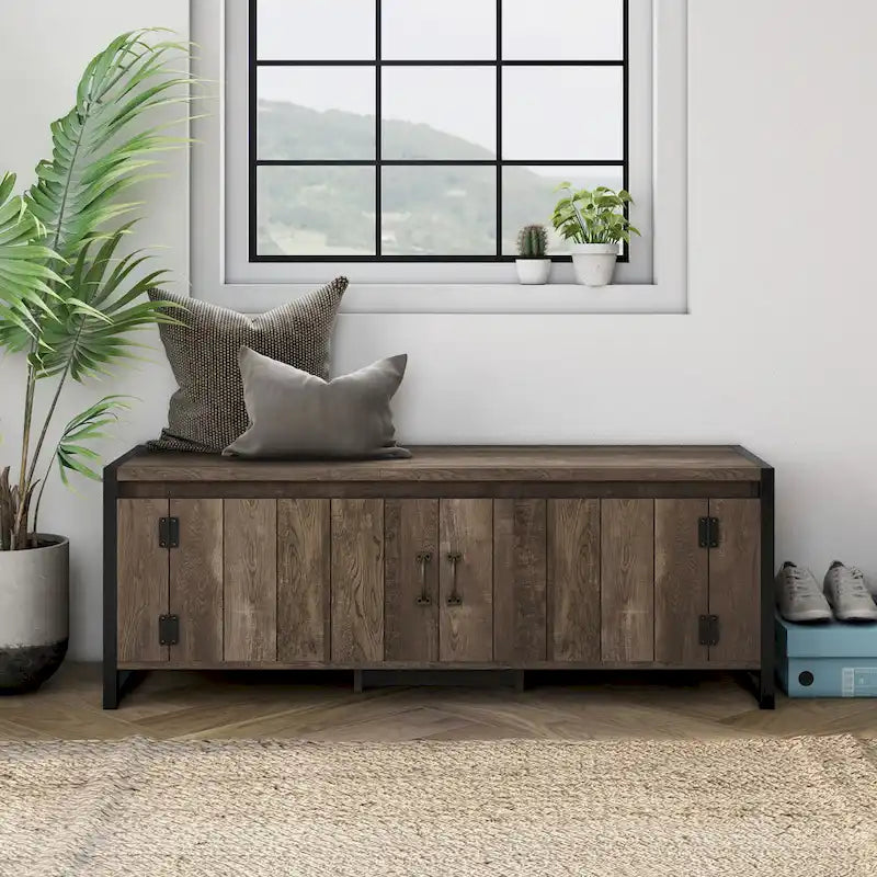 Banc de rangement industriel en chêne avec pieds en fer et portes d'armoire