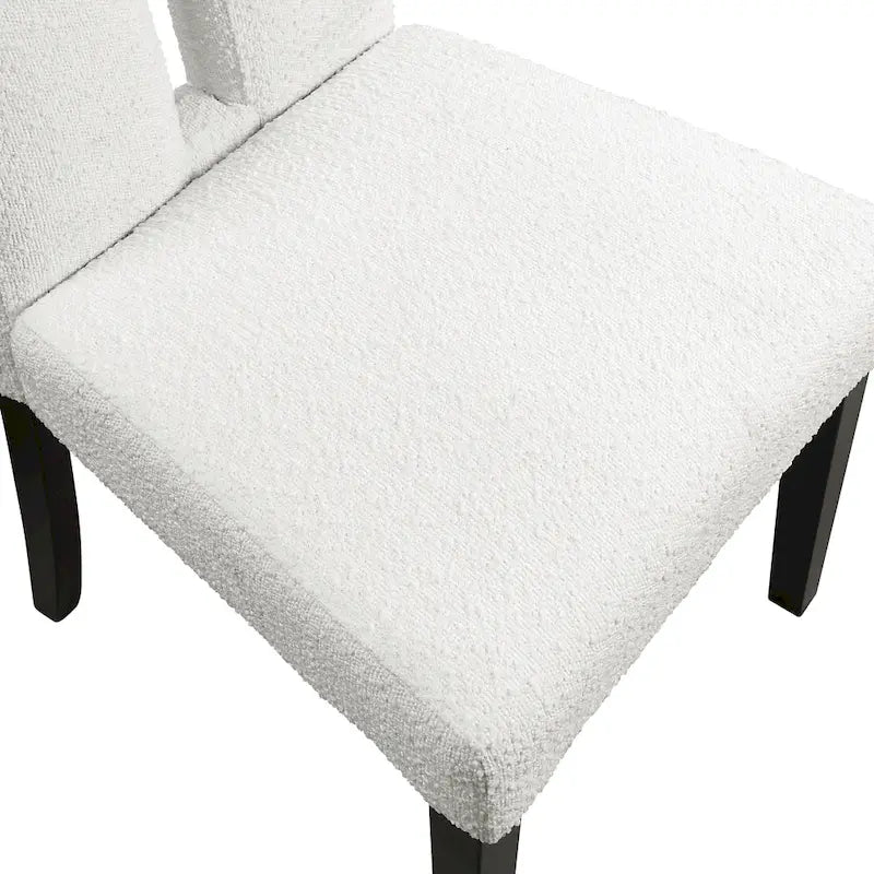 Chaise de salle à manger moderne, rembourrée blanche avec dossier ajouré et cadre noir
