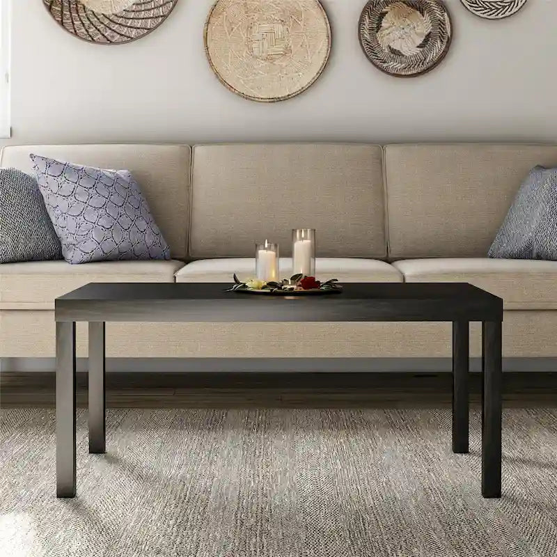 Table basse rectangulaire minimaliste avec finition grain de bois et pieds blocs