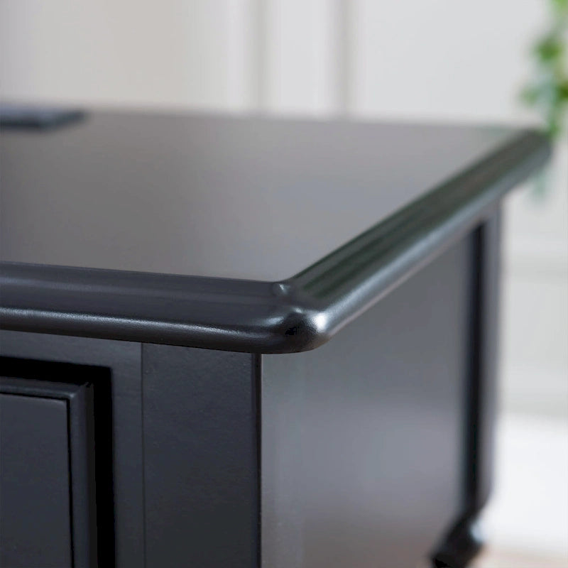 Table de chevet côtière avec ports de charge intégrés, 1 tiroir et étagère inférieure, en bois massif