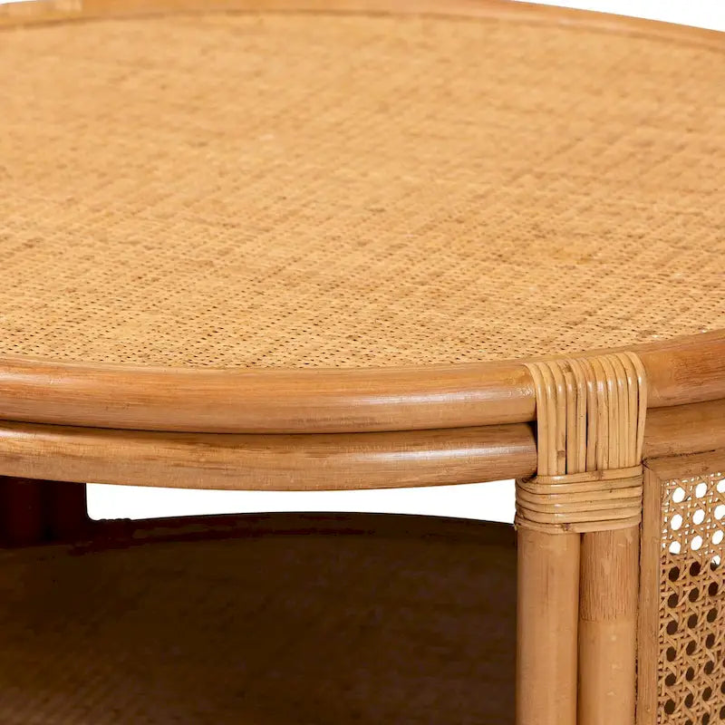 Table basse ronde en rotin naturel avec étagère ouverte – Salon Bohème